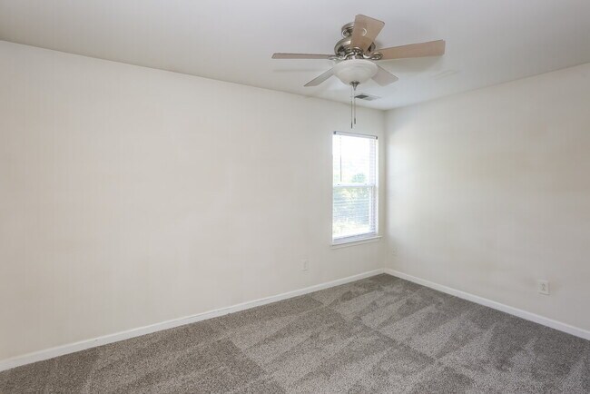 Building Photo - 6737 Sequoia Hills Dr