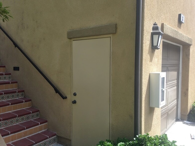 stairs and garage doors - 38 Cienega