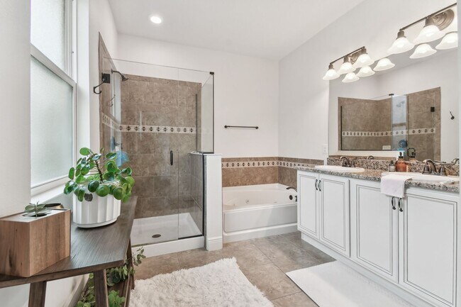 Building Photo - Spacious 4 Bed, 2 Bath Single Family Home ...