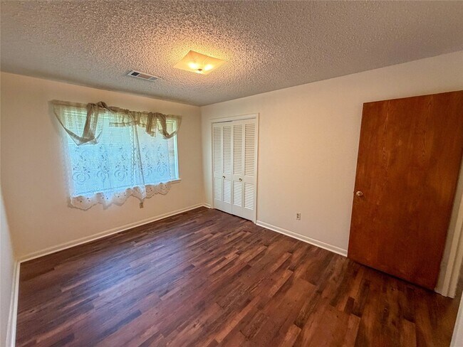 Building Photo - 907 Seymore Cir