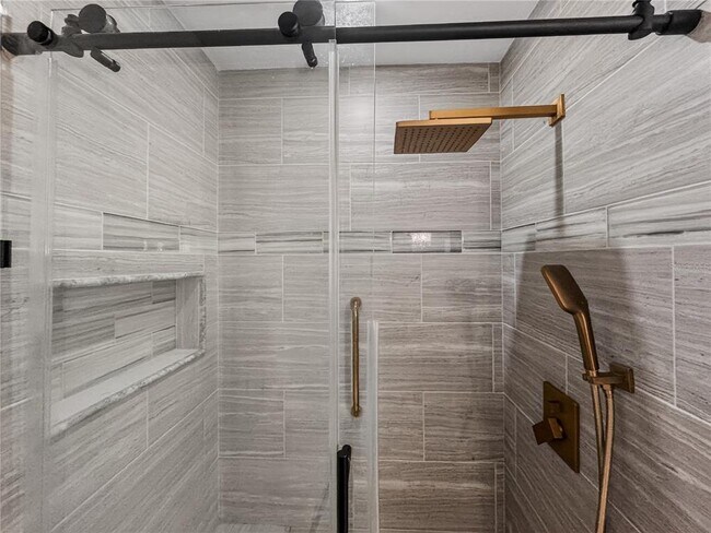 Building Photo - 2304 Country Club Rd