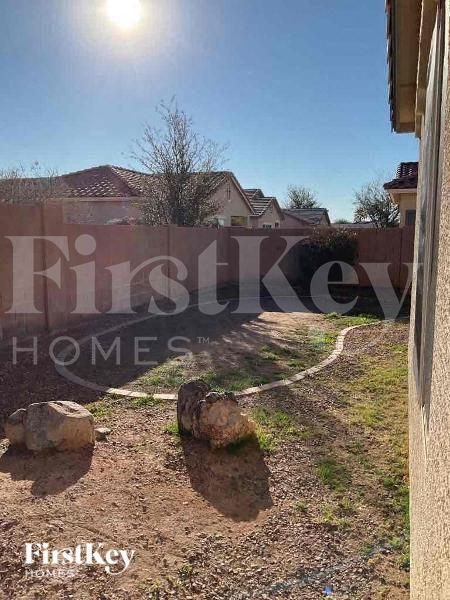 Building Photo - 873 E Cherry Hills Dr