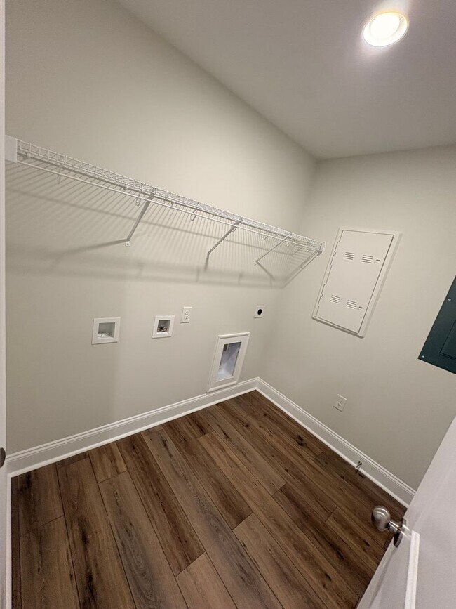 Building Photo - 110 Alva Ct