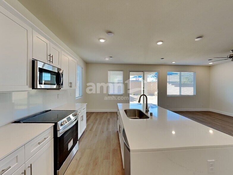 Building Photo - 8906 Dwarf Chin Ave