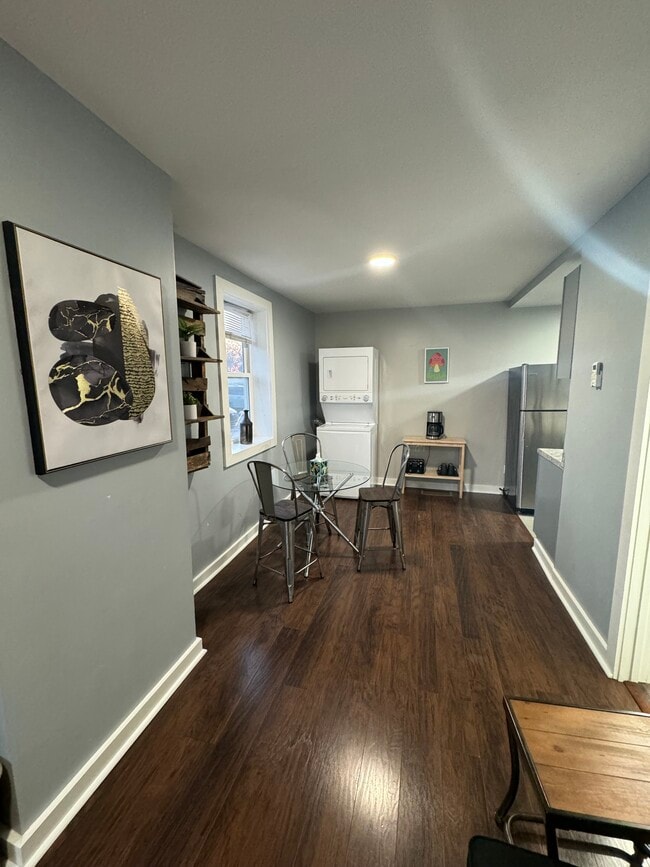 Building Photo - 1238 S State Ave