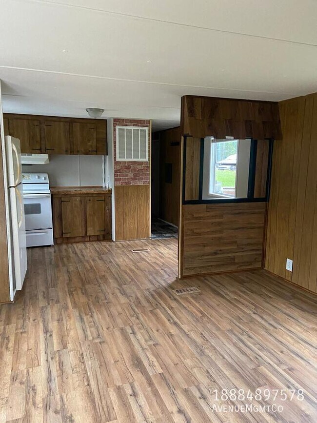 Building Photo - 3010 21st St Ln NE