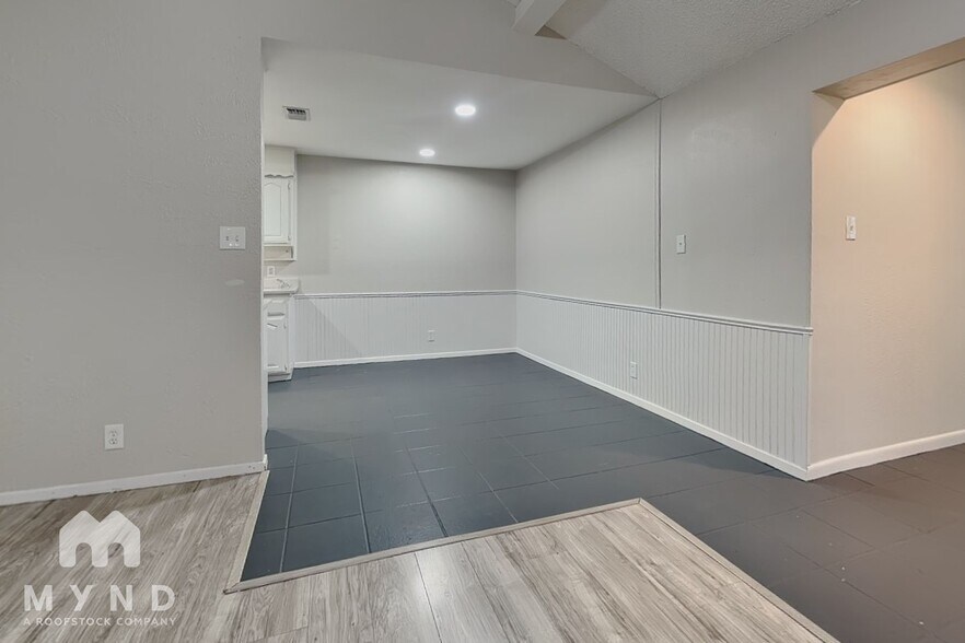 Building Photo - 408 Park Center Blvd