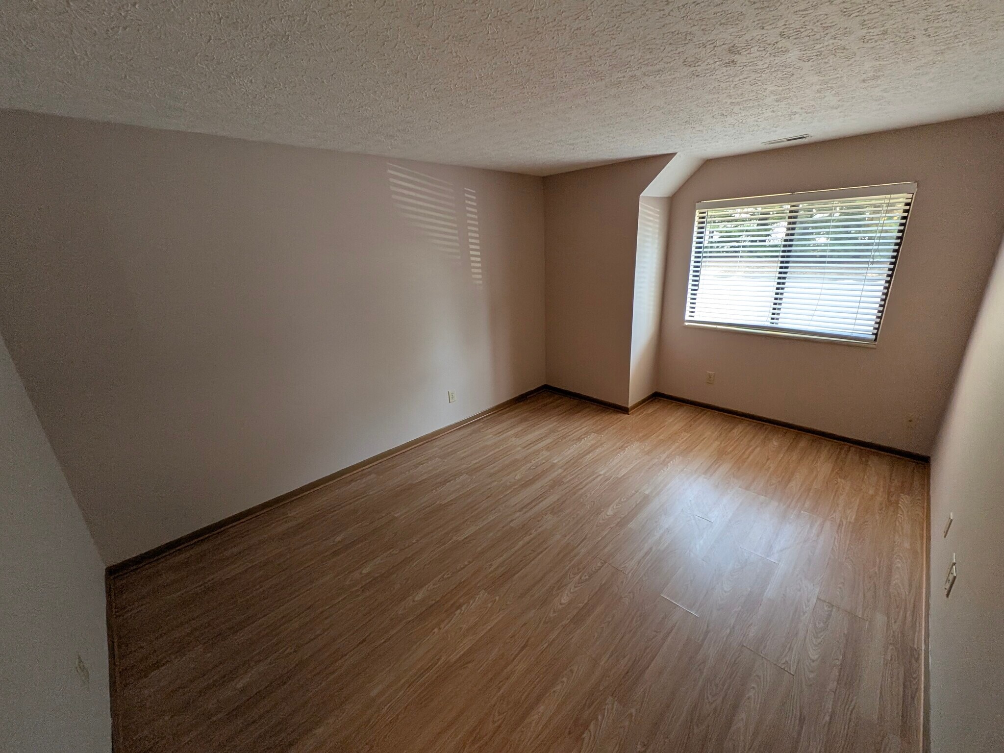 Building Photo - 2163 Hedgerow Rd
