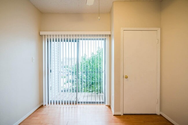 Building Photo - 3742 Thistlemont Dr