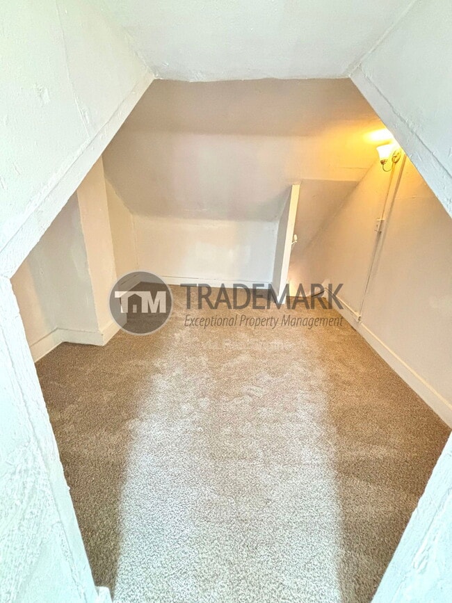 Building Photo - 513 Green St