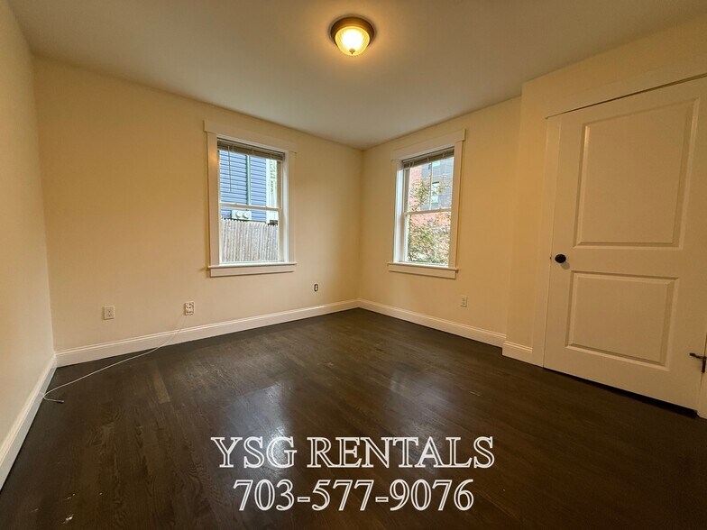 Building Photo - 24 Sunset St