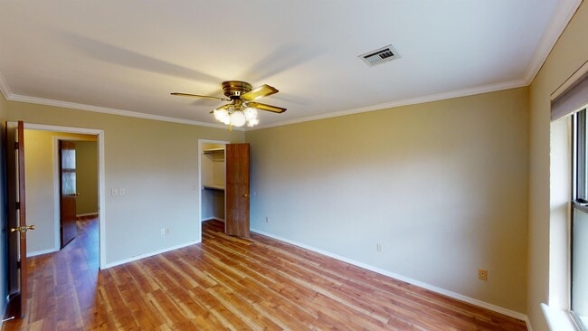 Building Photo - 2842 115th St