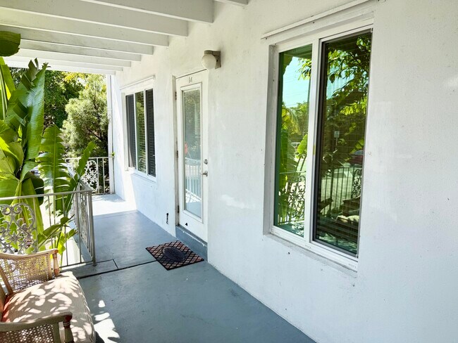 Building Photo - 1520 S Lake Dr