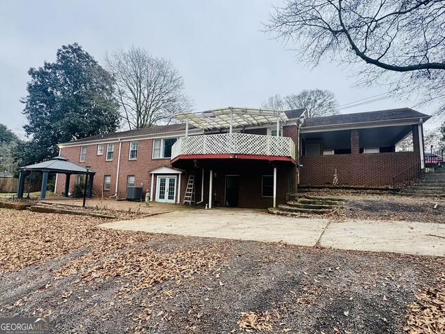 Building Photo - 110 Pine St