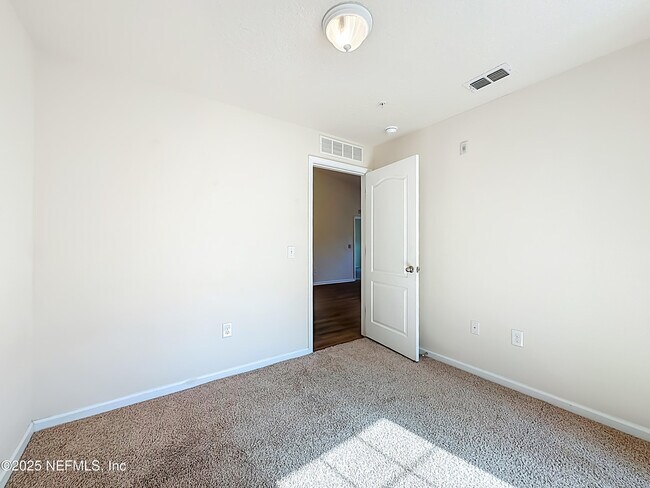 Building Photo - 218 Larkin Pl