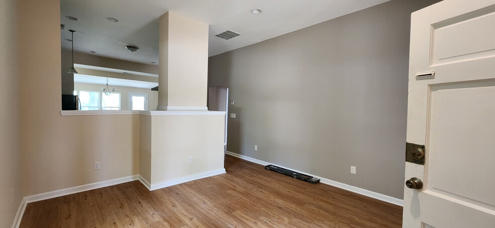 Building Photo - Room in Duplex on Bolton Rd NW