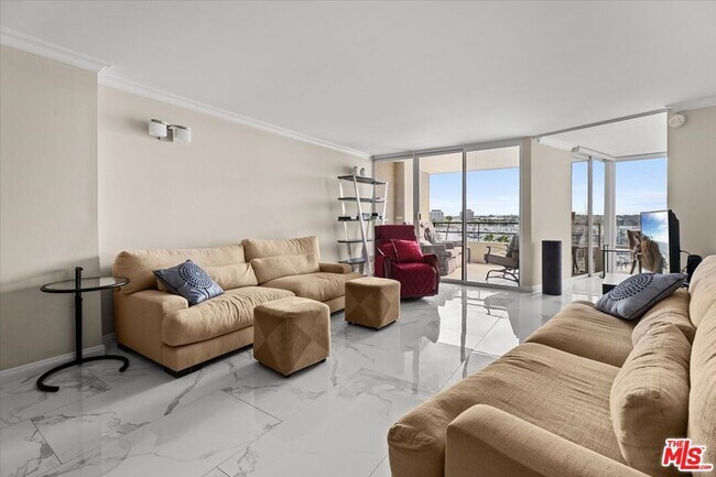 Building Photo - 4267 Marina City Dr