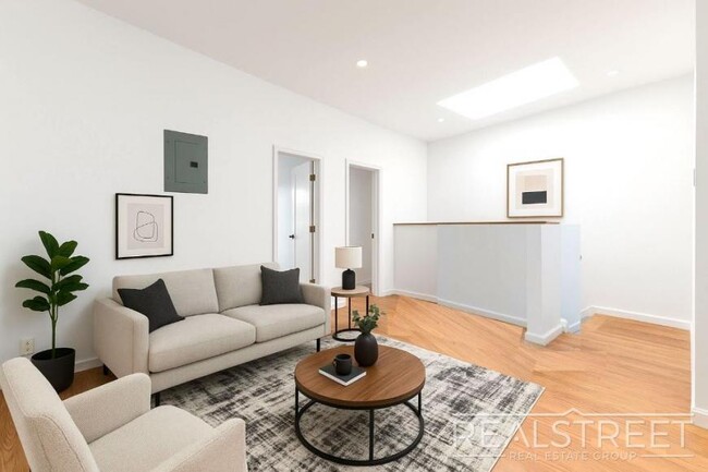 Building Photo - 4 bedroom in Brooklyn NY 11221