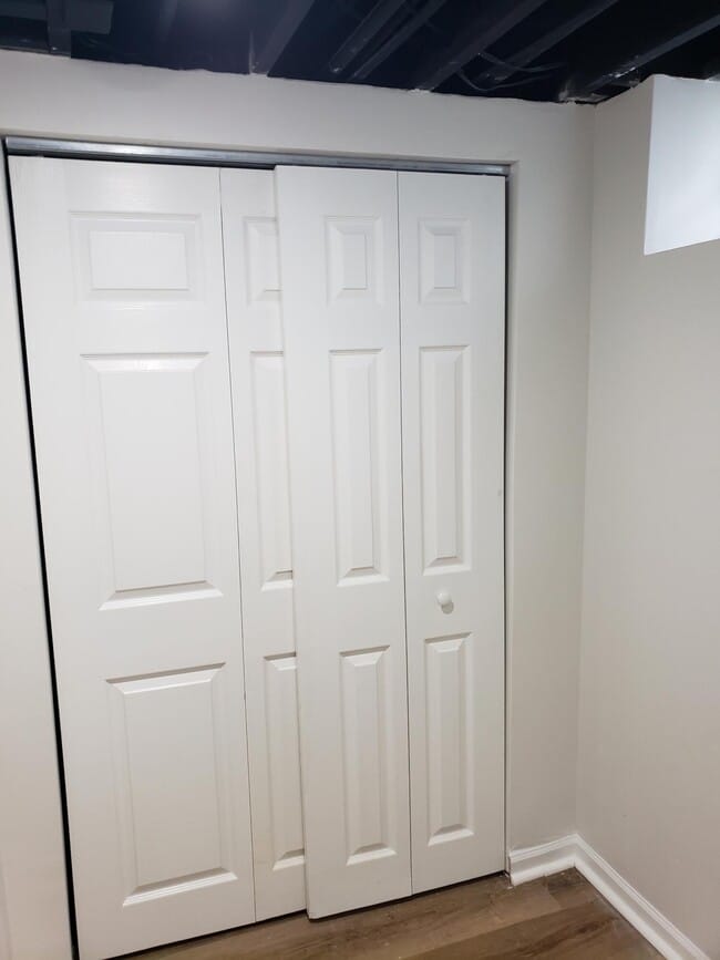 Building Photo - 1053 Pine Tree Dr