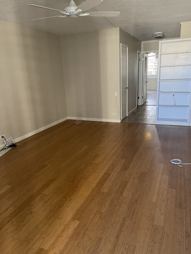 Building Photo - 425 Ena Rd