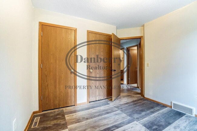 Building Photo - 3164 Kylemore Rd