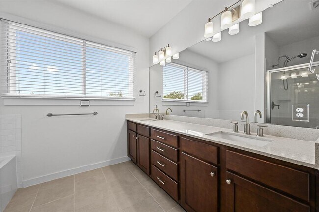 Building Photo - 8901 Parker Ranch Cir