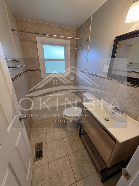 Building Photo - 4915 Rockland Dr