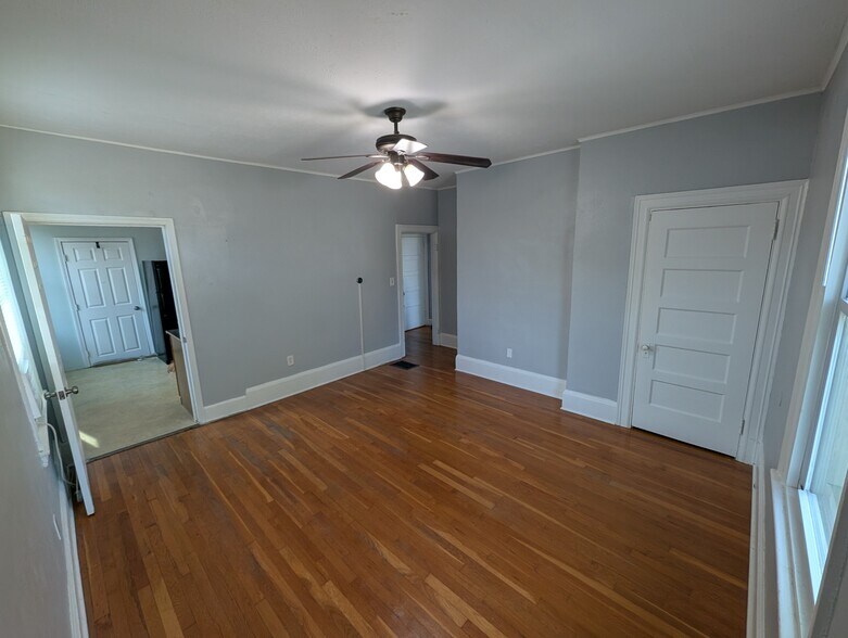 14' x 13' Living Room - 3404 Baltimore Ave
