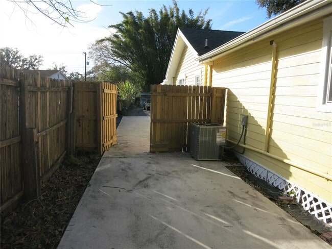 Building Photo - 8113 N Rome Ave