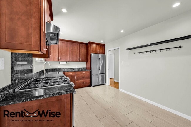 Building Photo - 338 Arbor Dr
