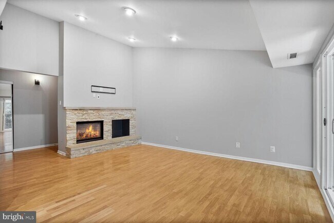 Building Photo - 11820 Breton Ct