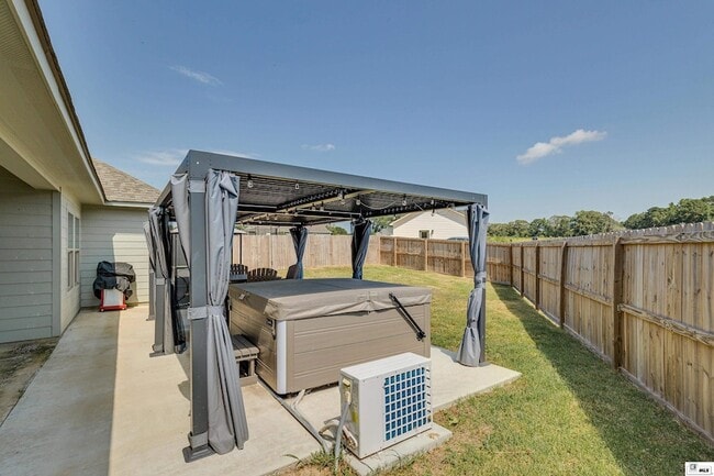 Building Photo - 134 Clearwater Cir