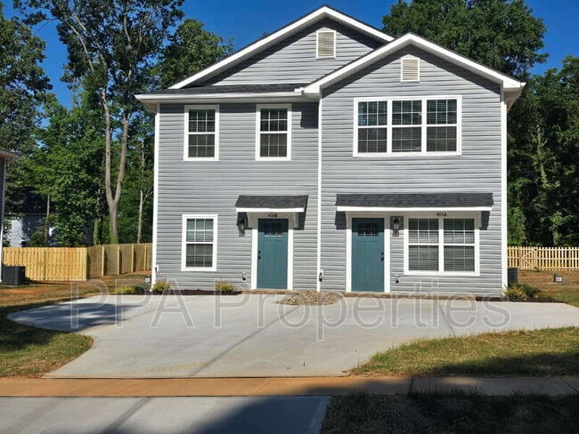 Building Photo - 402 Giles St