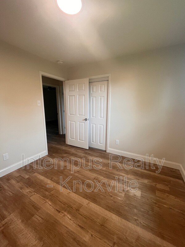 Building Photo - 228 Duzane Dr