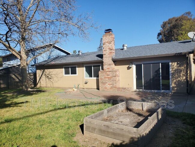 Building Photo - 9002 Salmon Falls Dr