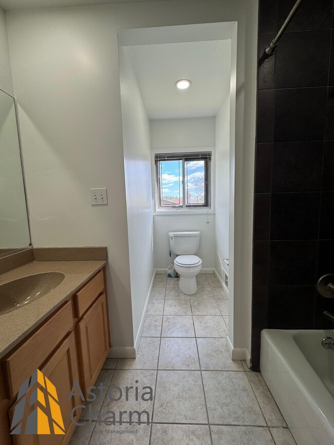 Building Photo - Spacious 5 Bedroom 3 Bath + Den Single Family Detached Home