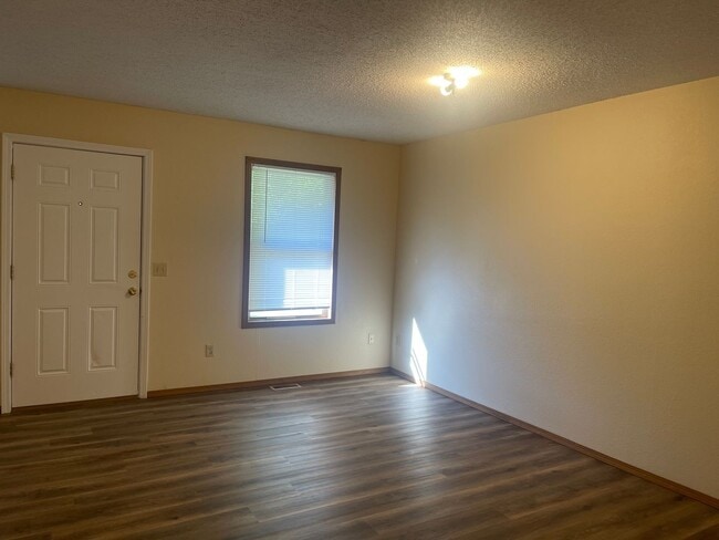 Building Photo - chestnut