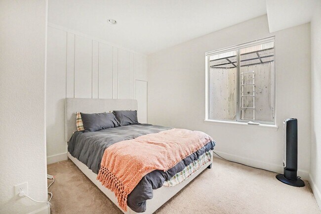 Building Photo - Live the Solterra Lifestyle in One of Lakewood's Most Coveted Communities!
