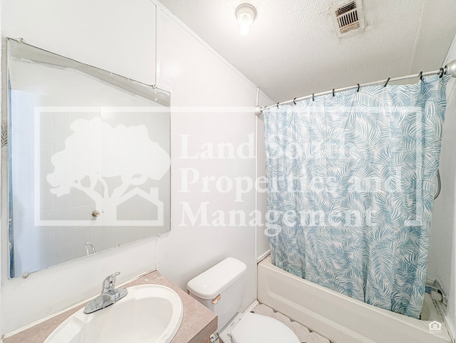 Building Photo - 425 Longfellow Blvd