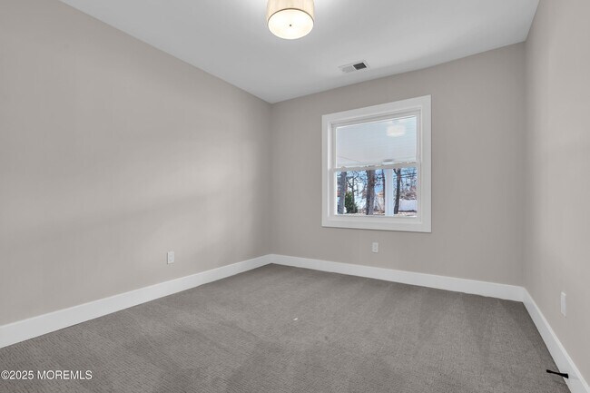 Building Photo - 170 Station Rd