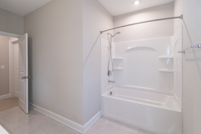 Building Photo - Spacious & Elegant 4 Bedroom Home in Fort ...