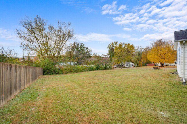 Building Photo - 2614 Mimosa Ln