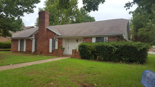 Primary Photo - 3410 Reno Dr