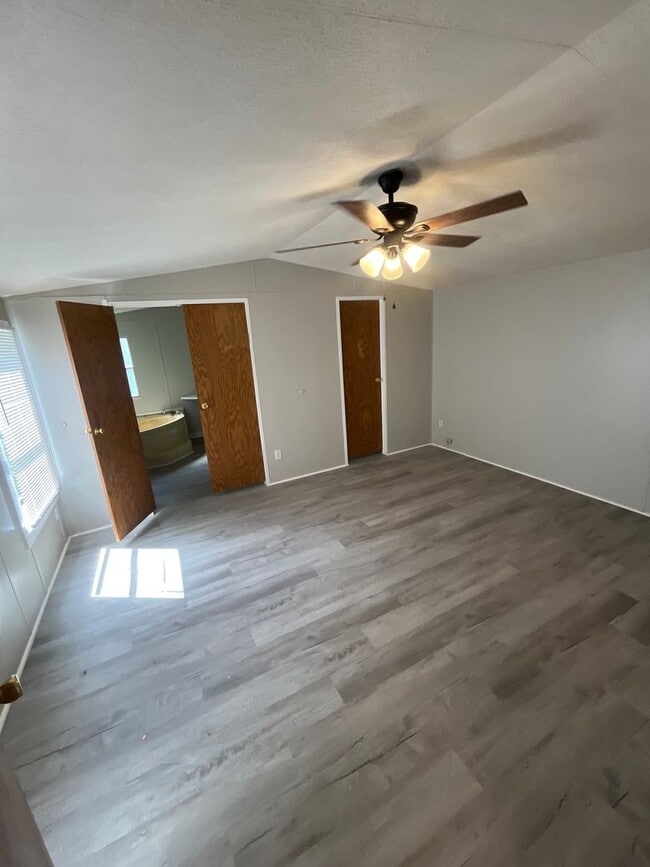 Building Photo - 3 Bed/2 Bath Mobile Home