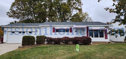 Building Photo - 862 Runyan Ave