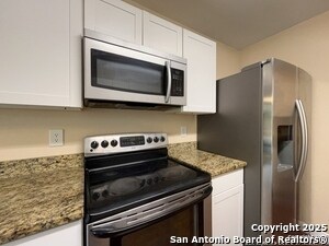Building Photo - 6734 Honeyridge Ln