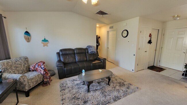 Building Photo - 433 Mountainside Ln