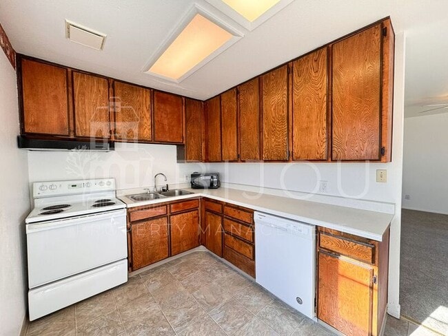 Building Photo - 618 Prospect Lake Dr