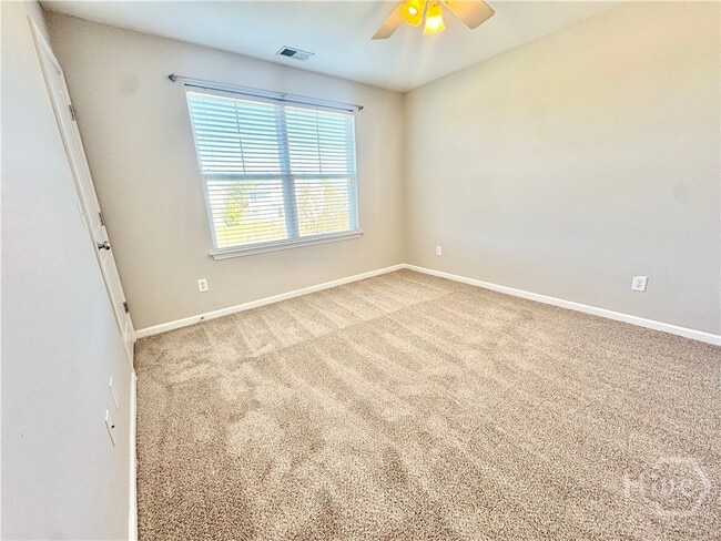 Building Photo - 290 Willow Oak Dr