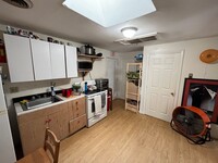 Building Photo - Calling All UNH Students! Two-Bedroom Apar...